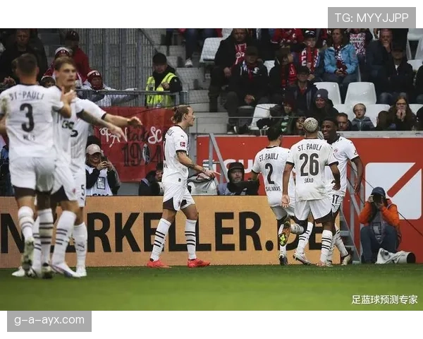 德甲转会窗开启，多队积极引援补强，状态回升引期待新赛季表现