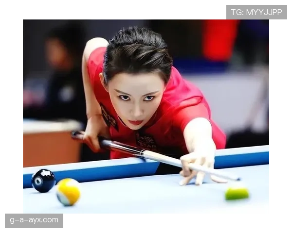 潘晓婷赛场冷若冰霜，私下生活照像高级买手随手拍——我这钱包坐不住了